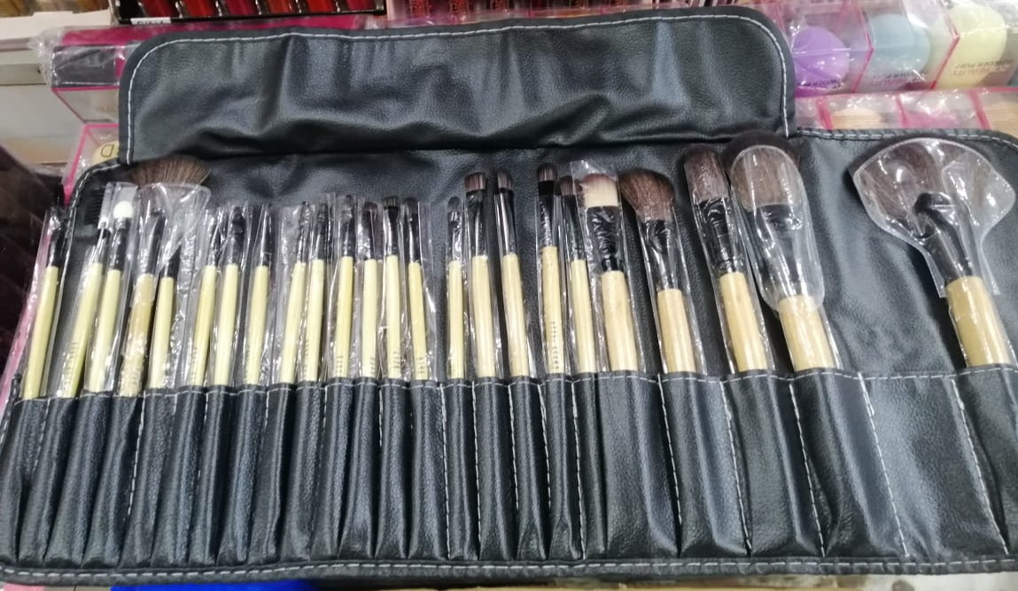 Bobbi Brown 24 Piece Makeup Brushes Set