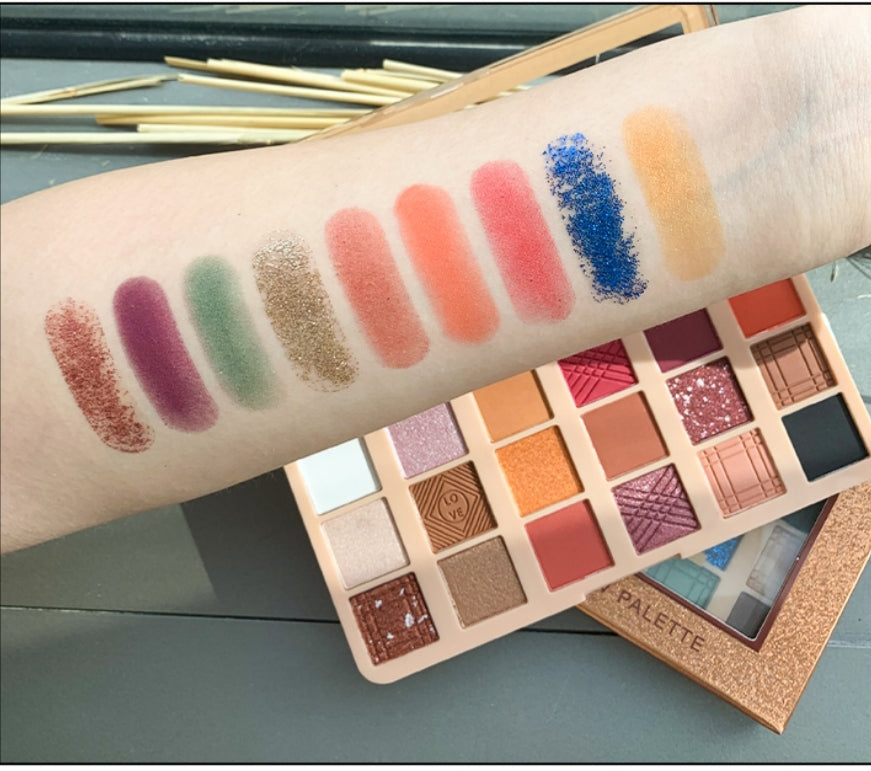 Apk 18 Colors Eyeshadow Palette