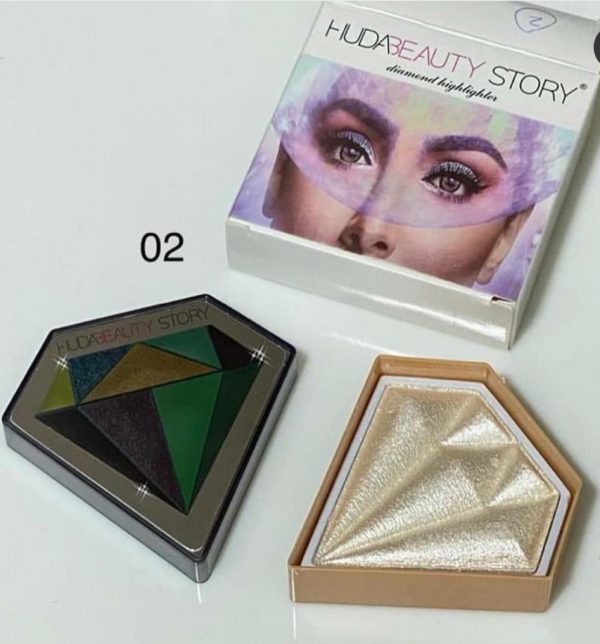 Huda beauty story diamond highlighter