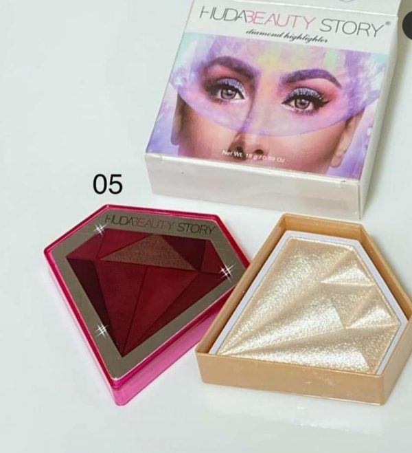 Huda beauty story diamond highlighter