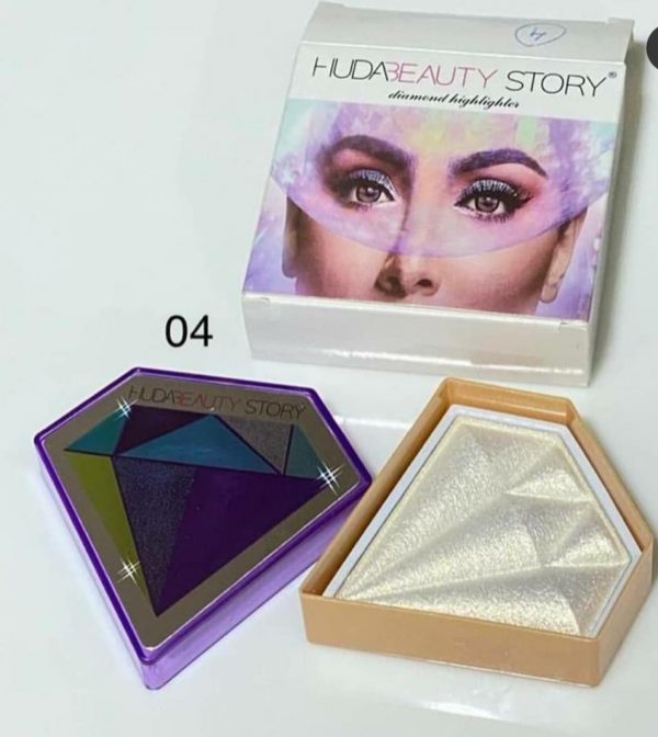 Huda beauty story diamond highlighter